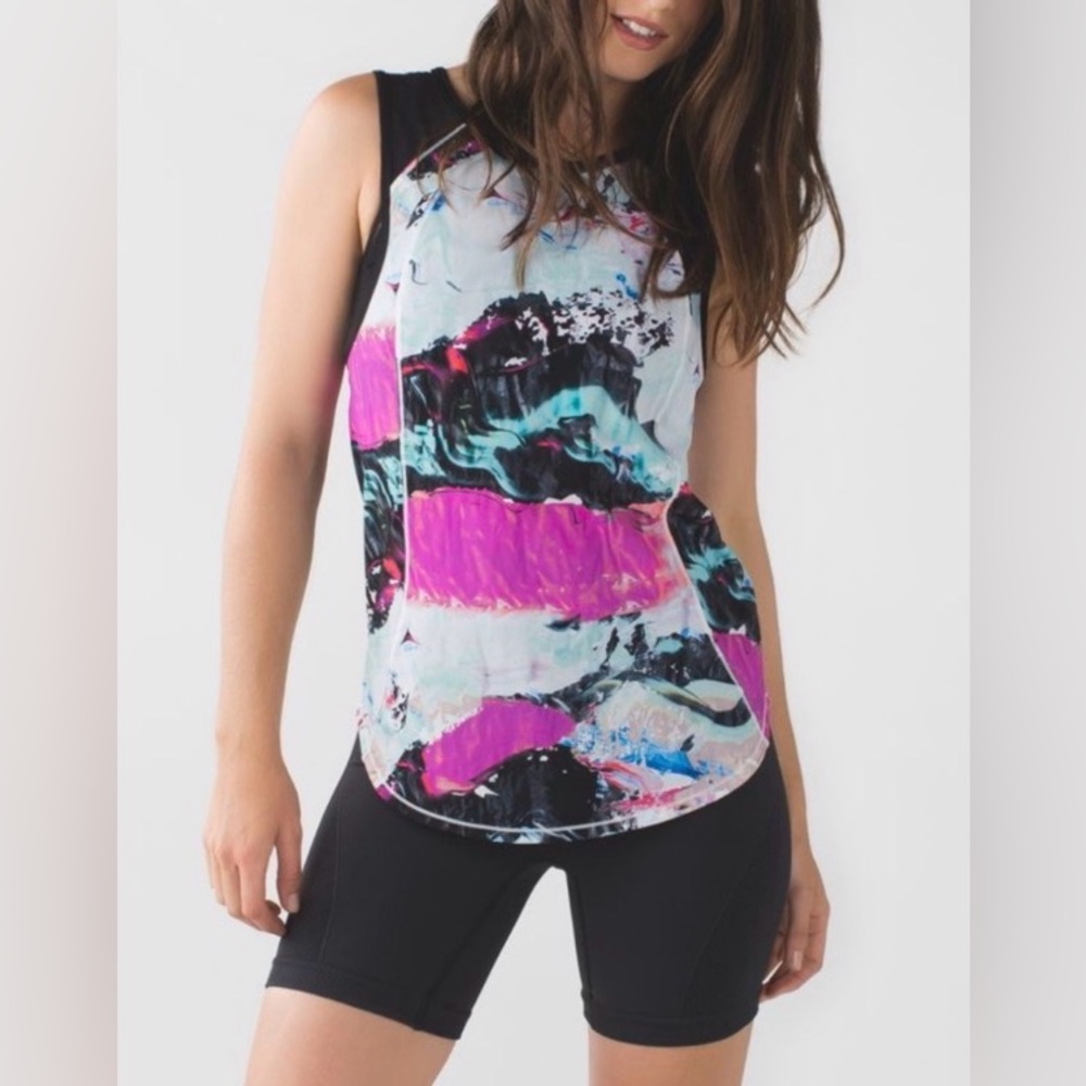 Lululemon Sculpture Tank in color Pigment Wave Multi/ Black